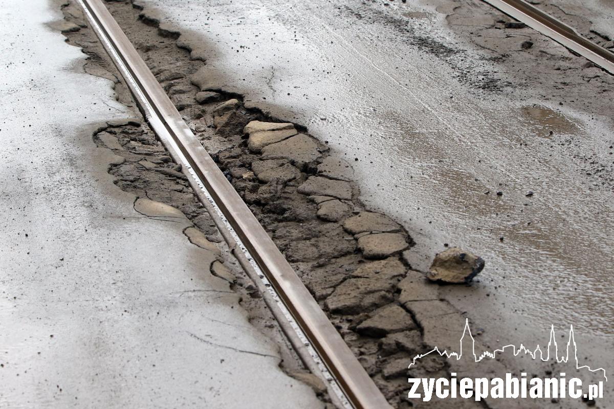 Dziurawe torowisko na ulicy Zamkowej