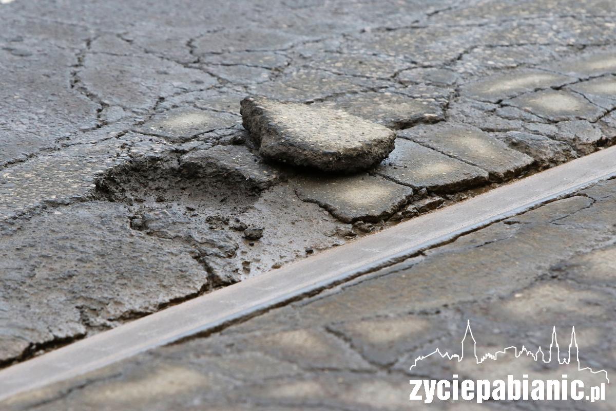 Dziurawe torowisko na ulicy Zamkowej