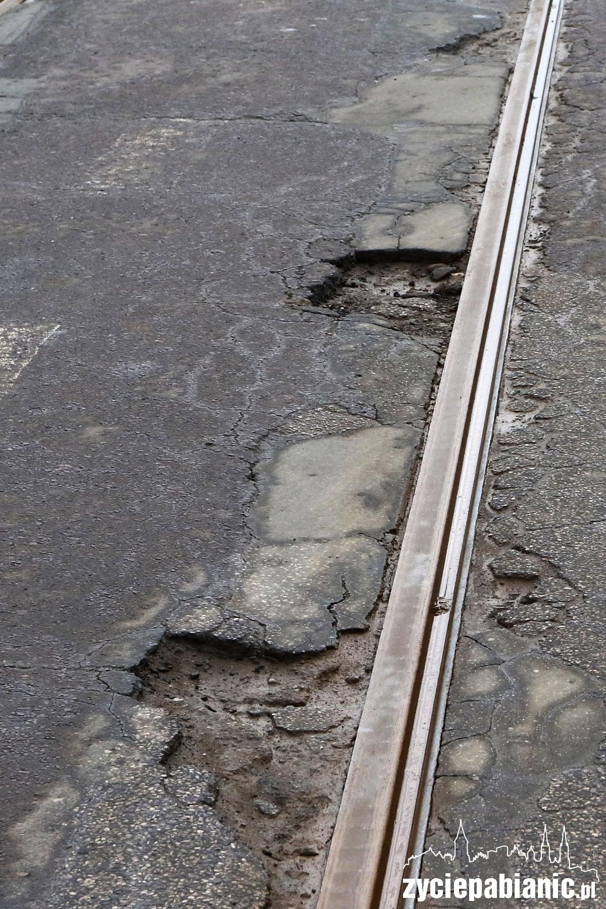 Dziurawe torowisko na ulicy Zamkowej