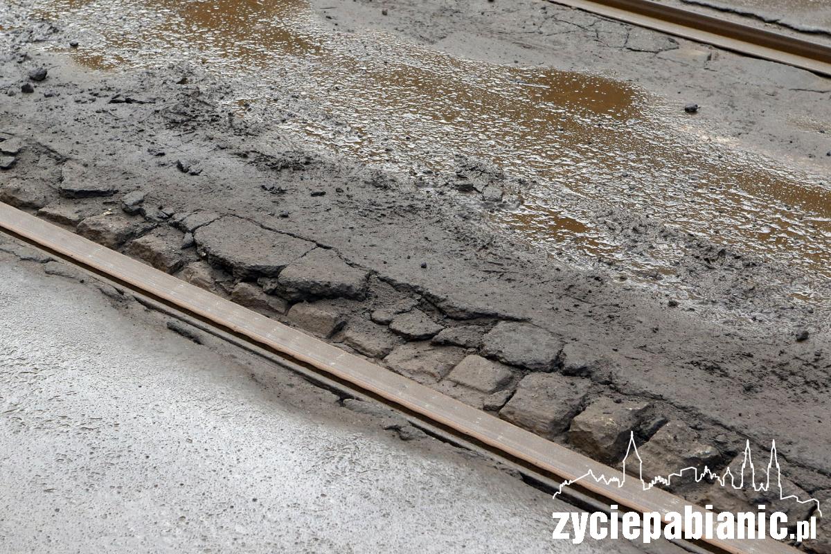 Dziurawe torowisko na ulicy Zamkowej