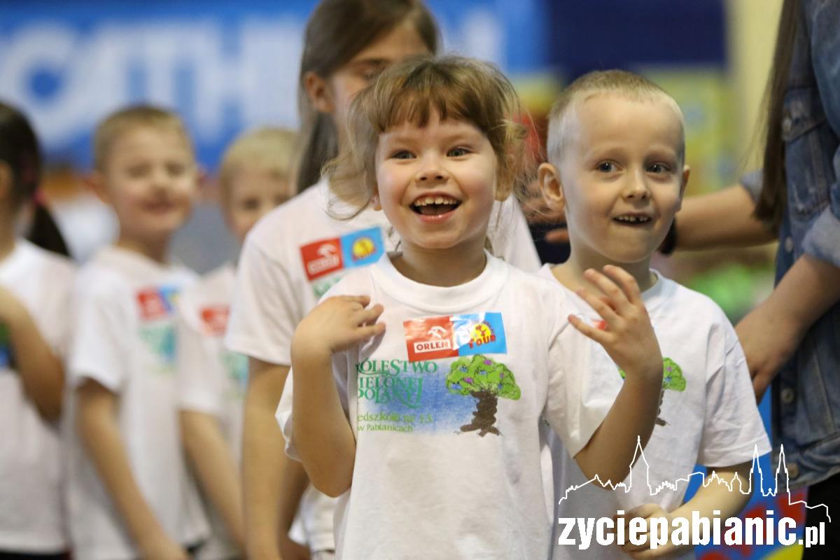 Pół tysiąca dzieciaków opanowało halę koszykówki