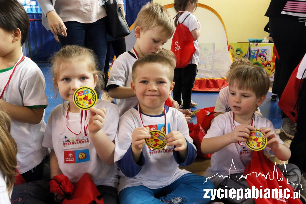 Pół tysiąca dzieciaków opanowało halę koszykówki