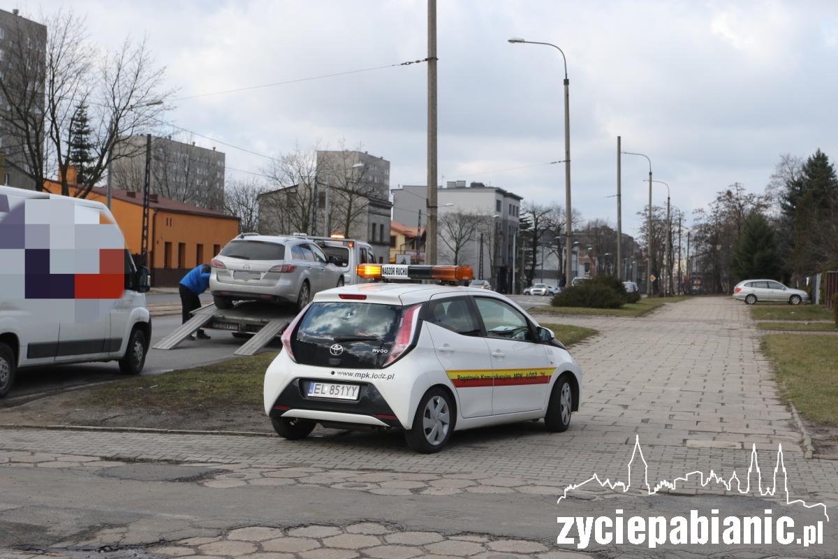 Tramwaj + mazda = nierówne starcie