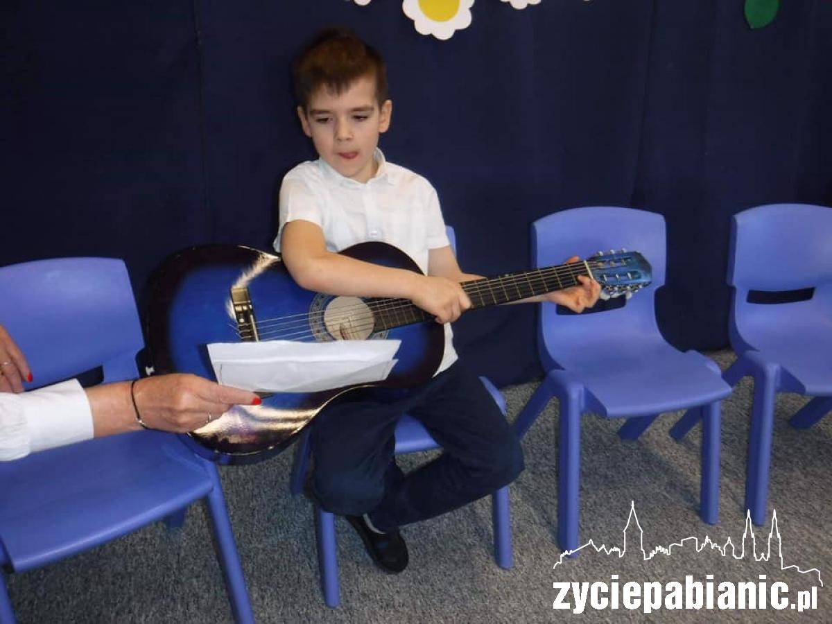 W ten jeden dzień chłopcy stali się dżentelmenami