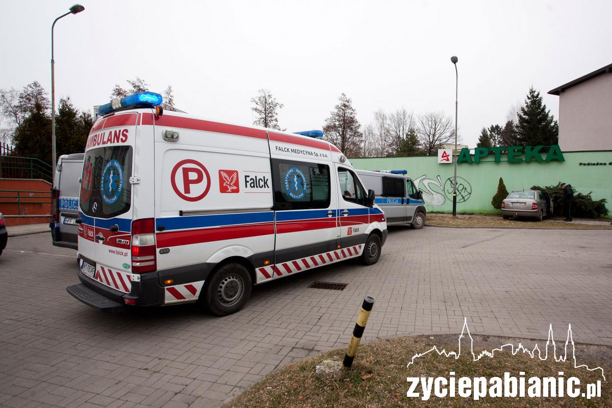 Skoda wjechała w aptekę
