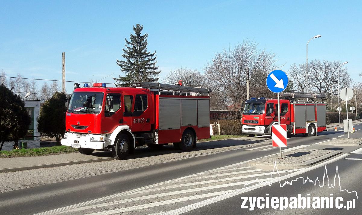 Pożar trawy i auta