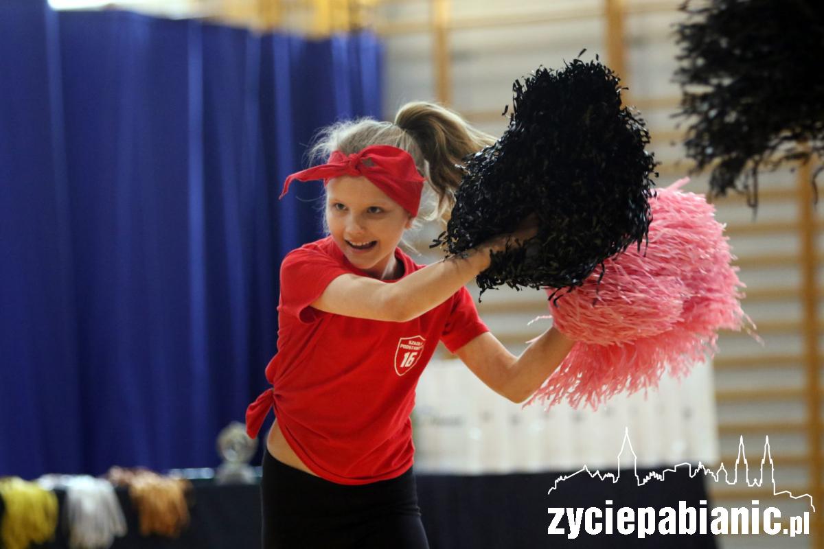 182 cheerleaderki w Pabianicach