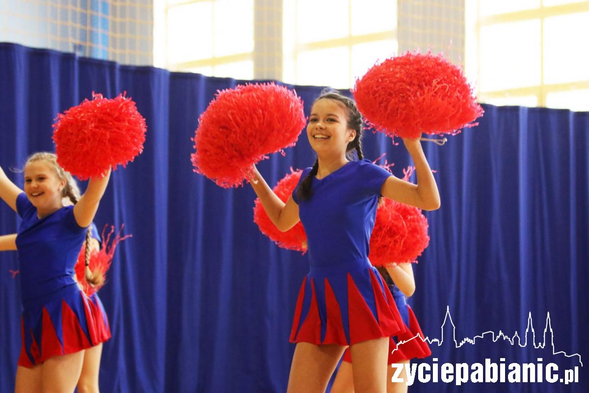 182 cheerleaderki w Pabianicach