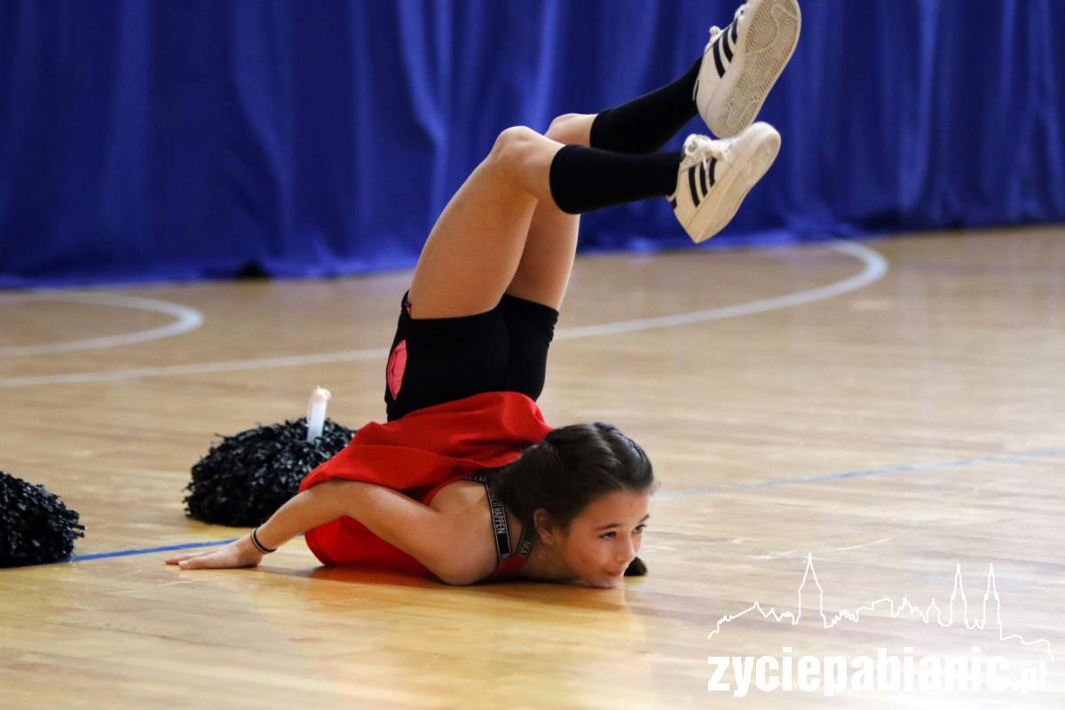 182 cheerleaderki w Pabianicach