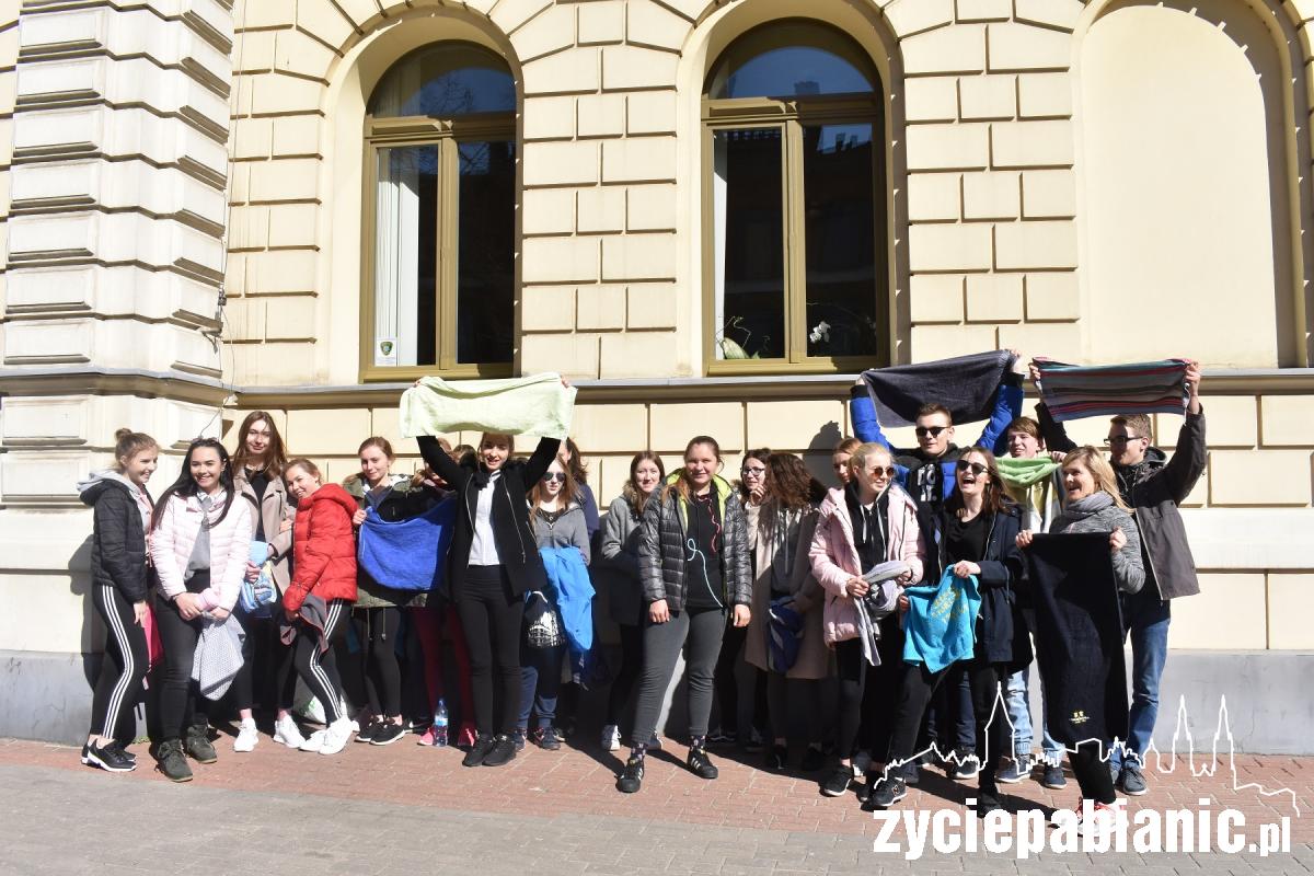 Uczniowie z ZS3 ćwiczyli w centrum miasta