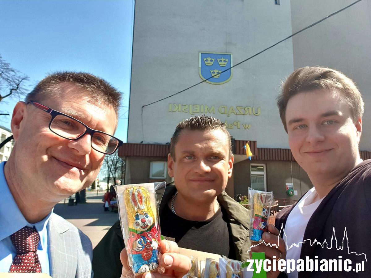 Zajączki miały wzięcie. Poseł rozdał ich aż 500