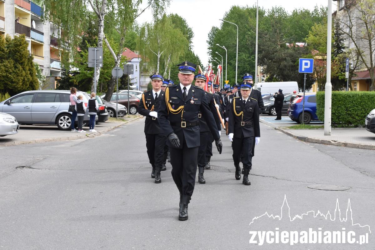 Przemaszerowali do kościoła. Dziś świętują strażacy