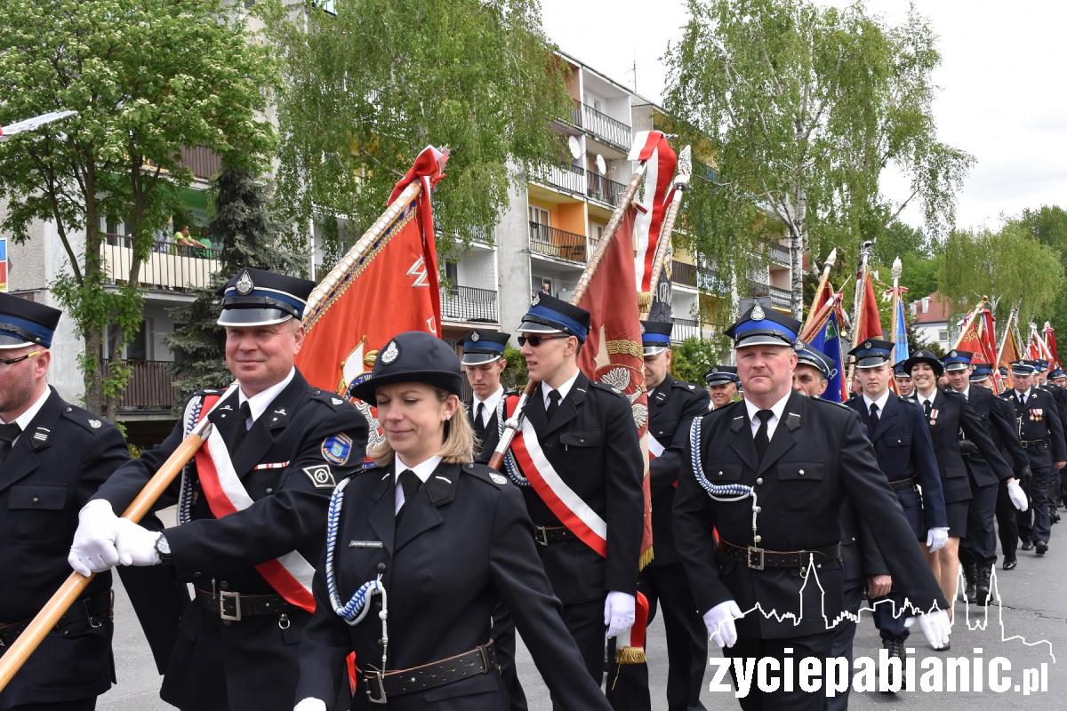 Przemaszerowali do kościoła. Dziś świętują strażacy