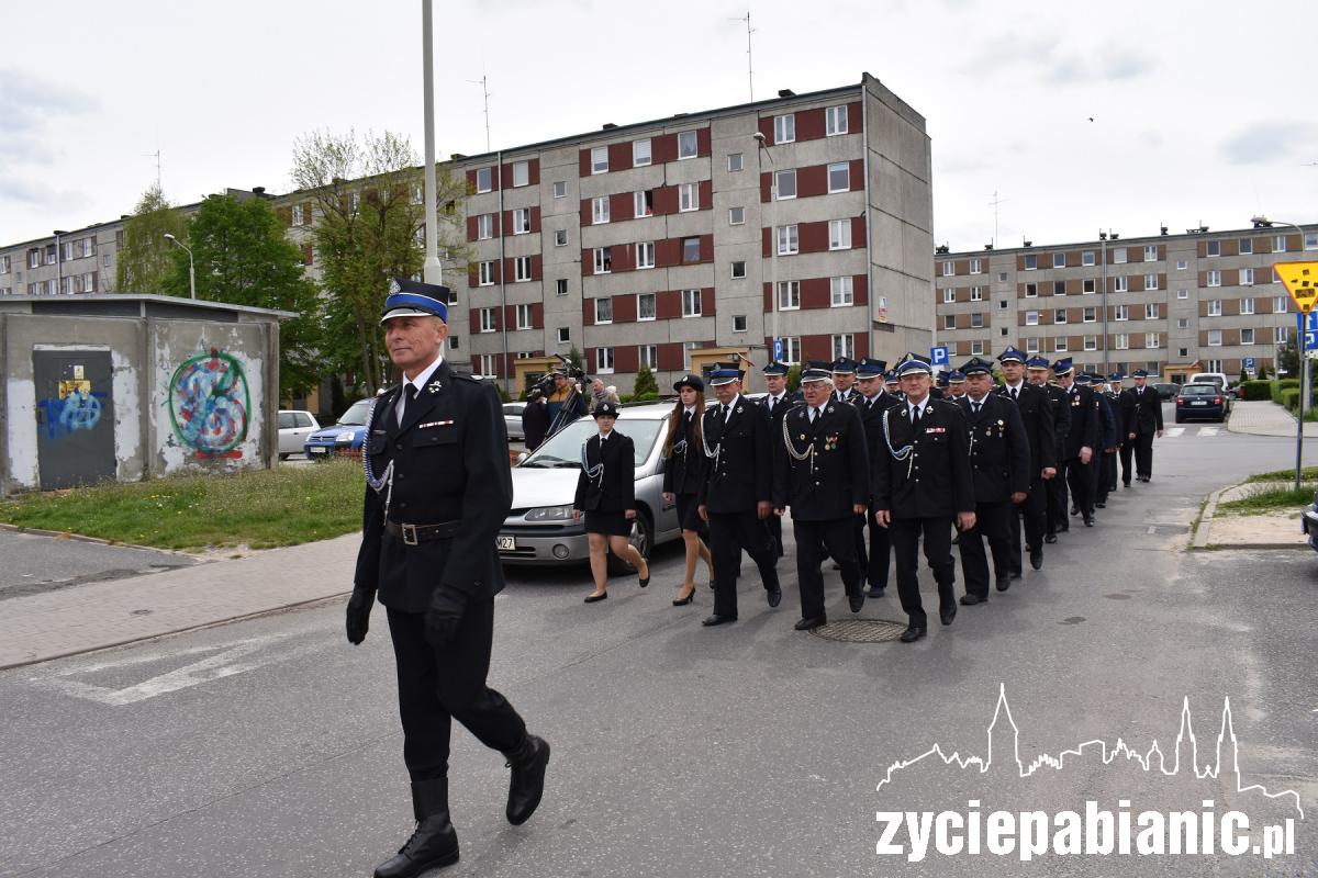 Przemaszerowali do kościoła. Dziś świętują strażacy