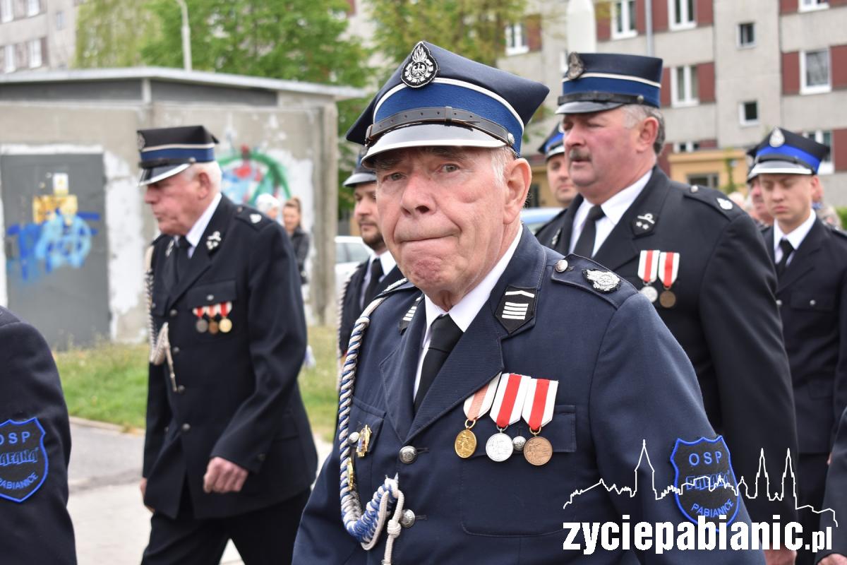 Przemaszerowali do kościoła. Dziś świętują strażacy