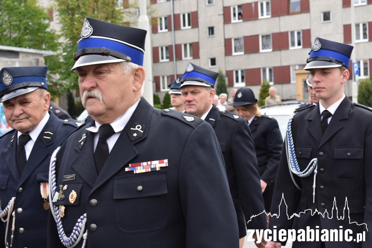 Przemaszerowali do kościoła. Dziś świętują strażacy