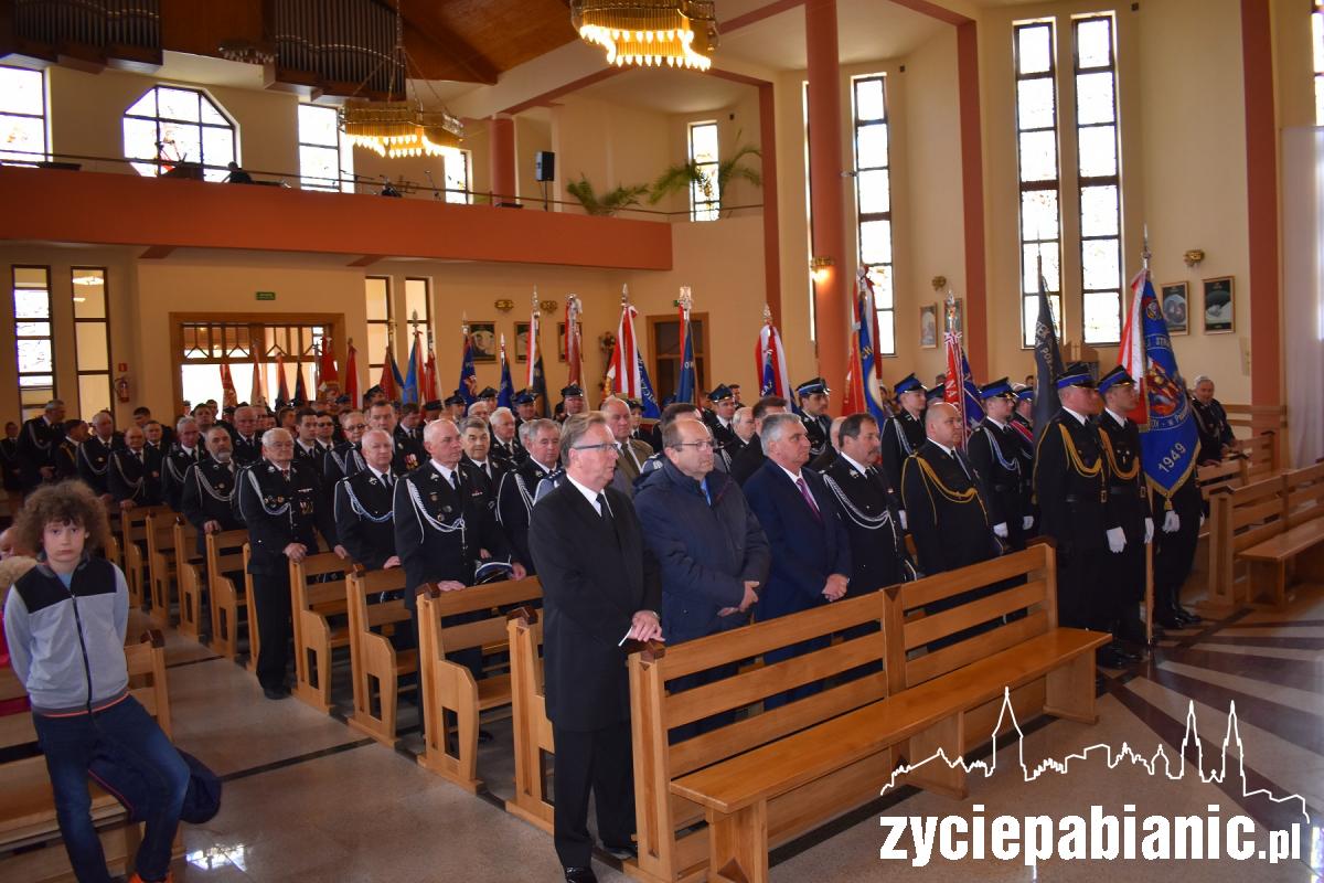 Przemaszerowali do kościoła. Dziś świętują strażacy