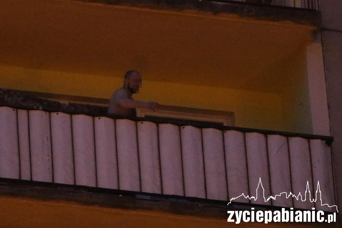 Mężczyzna chciał wyskoczyć  z 10 piętra
