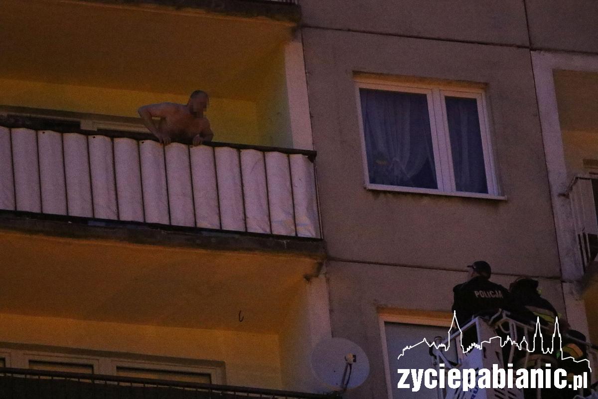 Mężczyzna chciał wyskoczyć  z 10 piętra