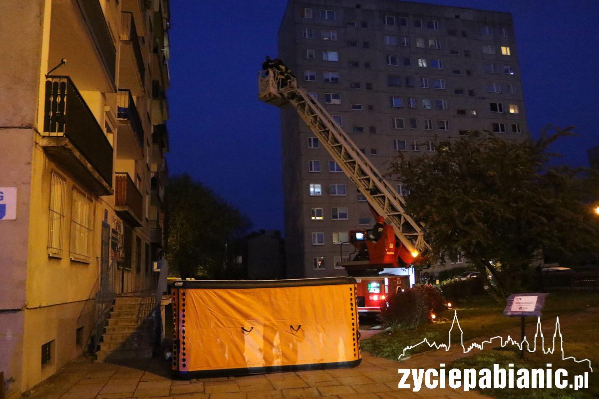 Mężczyzna chciał wyskoczyć  z 10 piętra