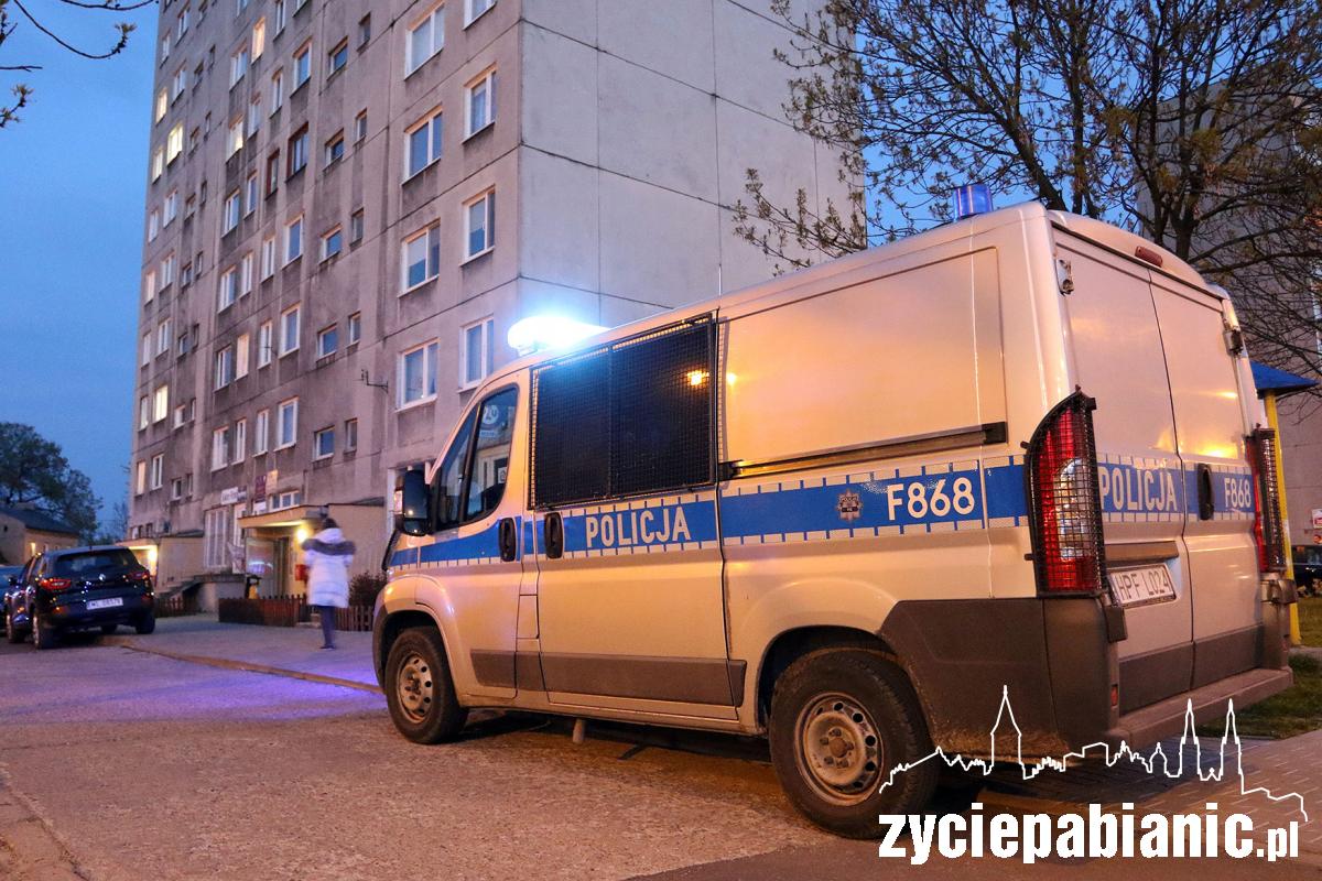 Mężczyzna chciał wyskoczyć  z 10 piętra