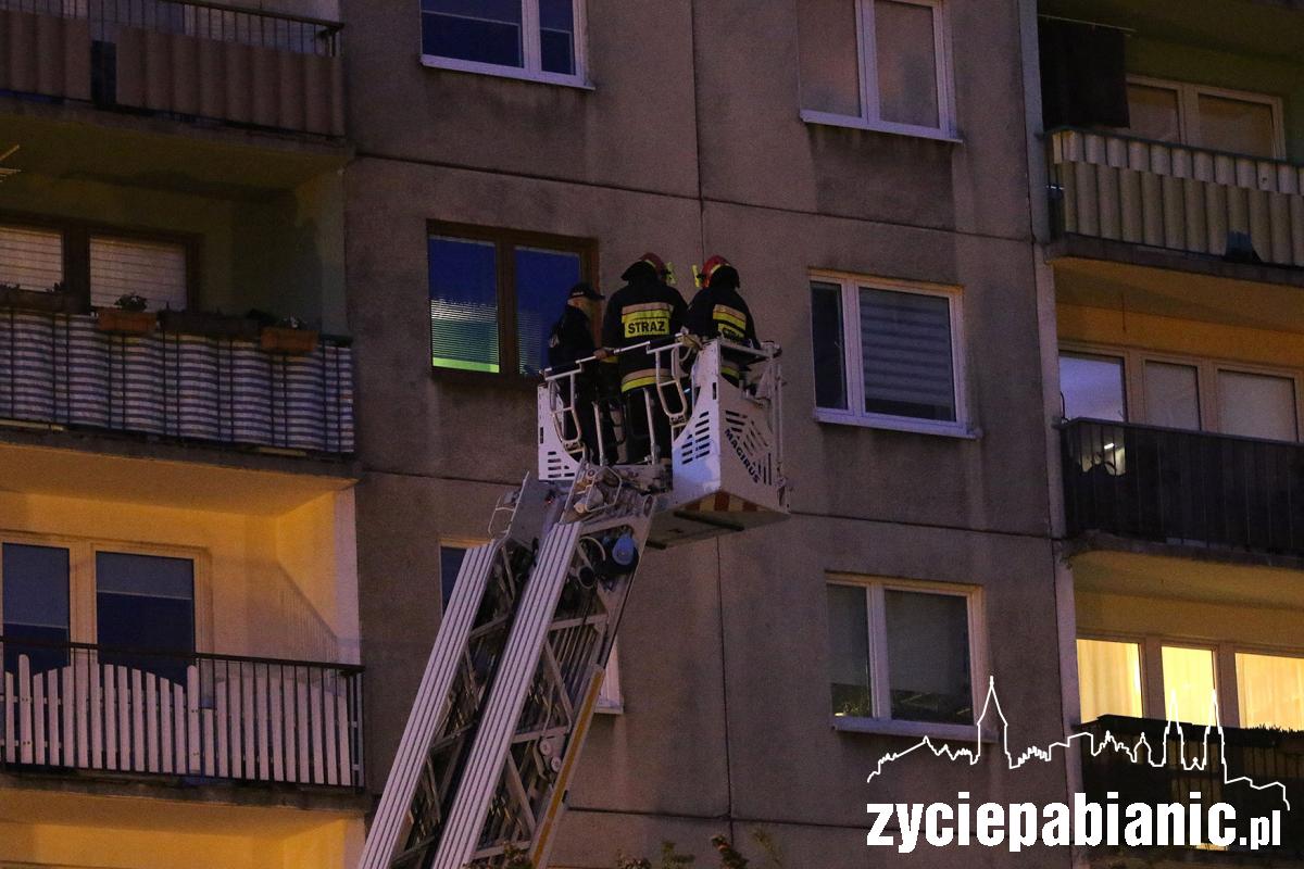 Mężczyzna chciał wyskoczyć  z 10 piętra
