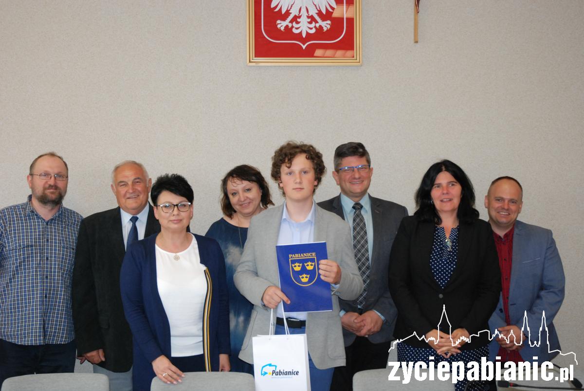 Będą żeglować całą nockę (i to nie jedną) po morzu