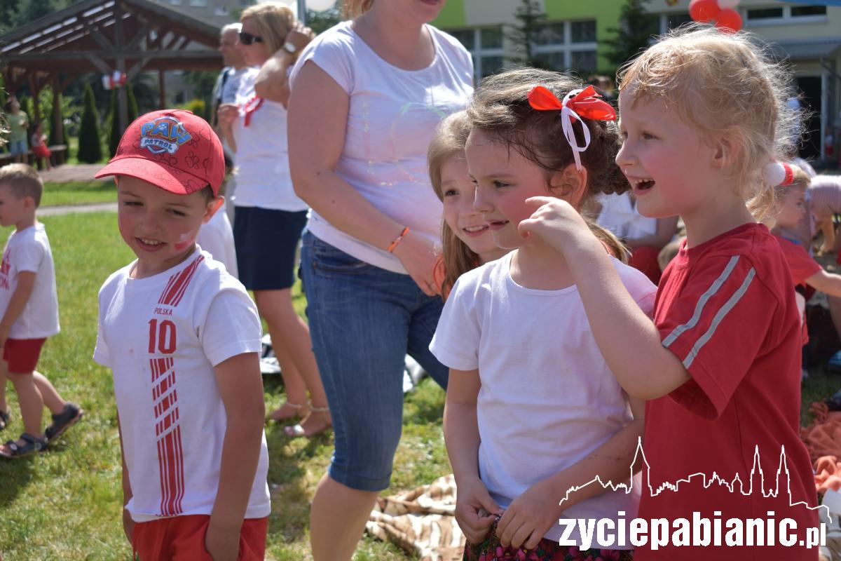 Piknik rodzinny w biało – czerwonych barwach