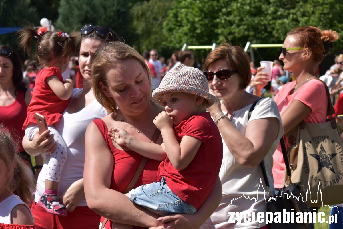 Piknik rodzinny w biało – czerwonych barwach