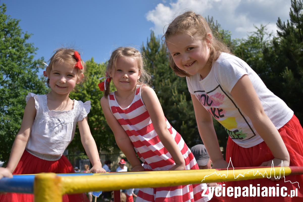 Piknik rodzinny w biało – czerwonych barwach