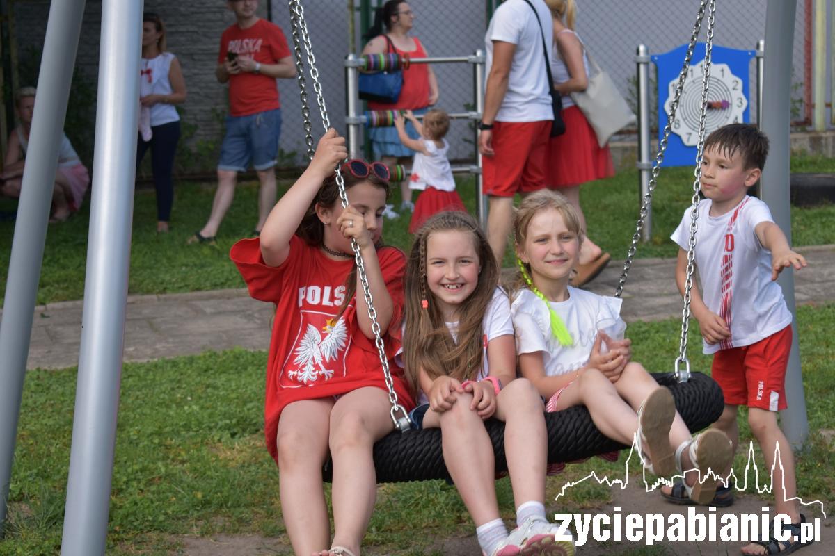 Piknik rodzinny w biało – czerwonych barwach