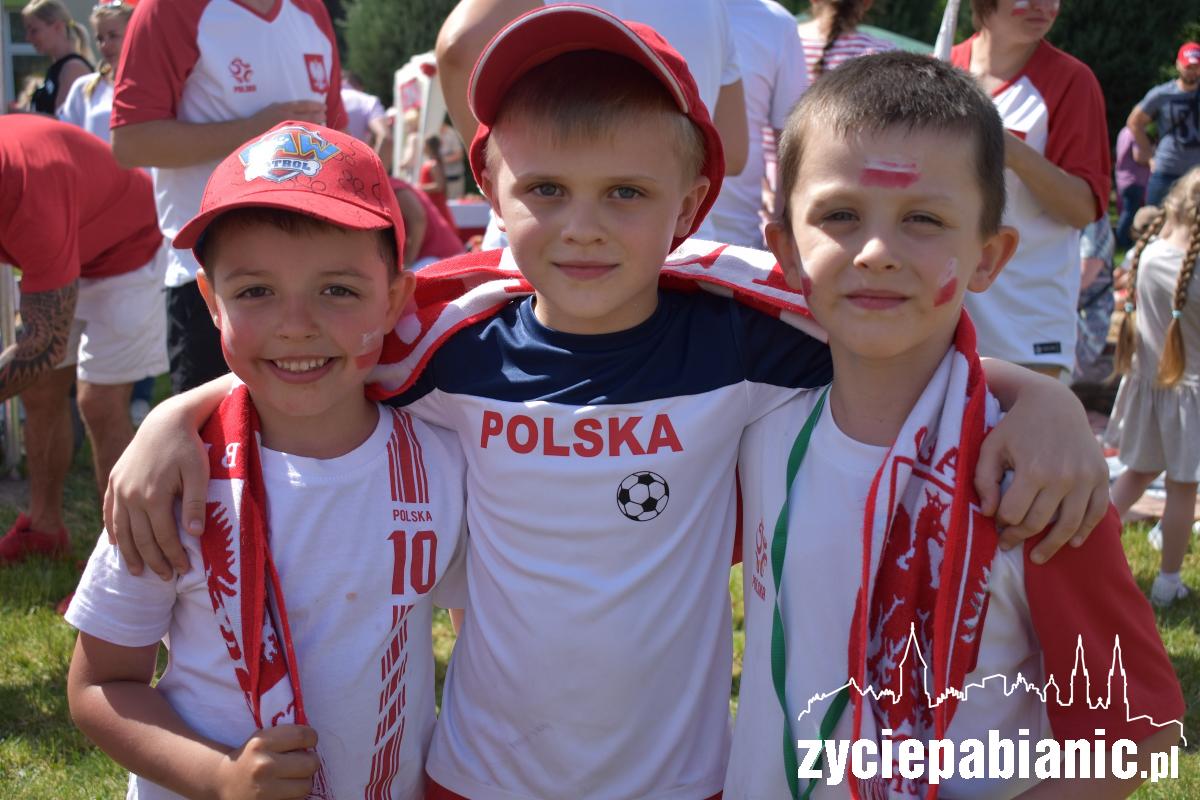 Piknik rodzinny w biało – czerwonych barwach
