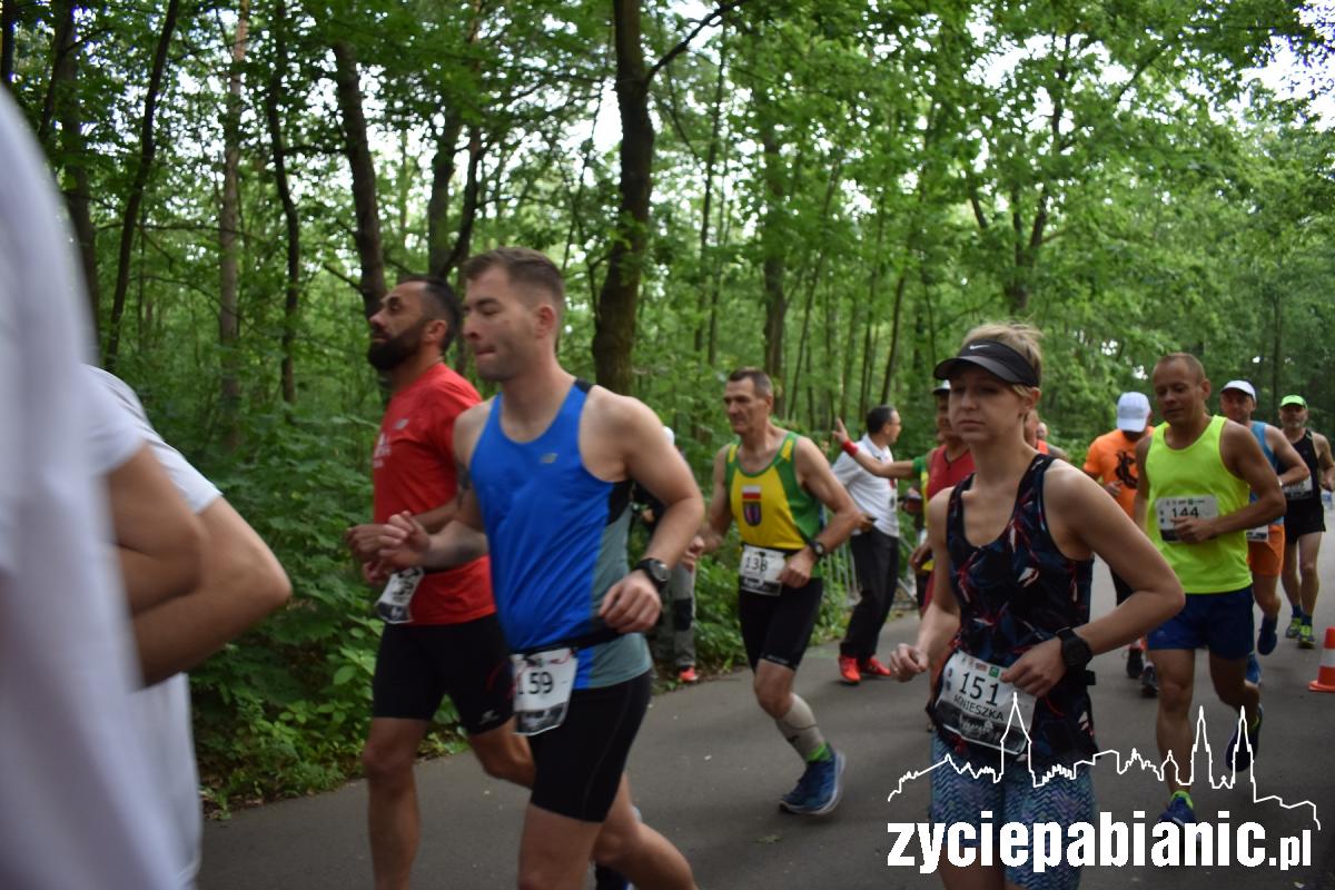 Rankiem ruszyły biegi na 100 i na 50 kilometrów