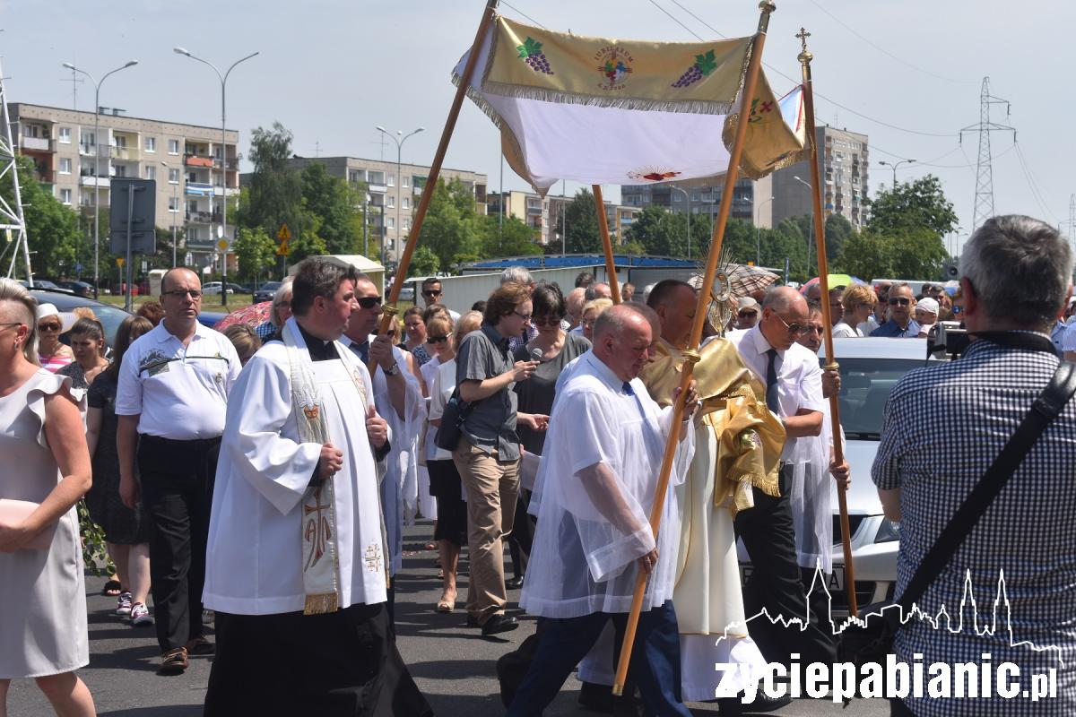 Tak wyglądała procesja z parafii Trójcy Przenajświętszej