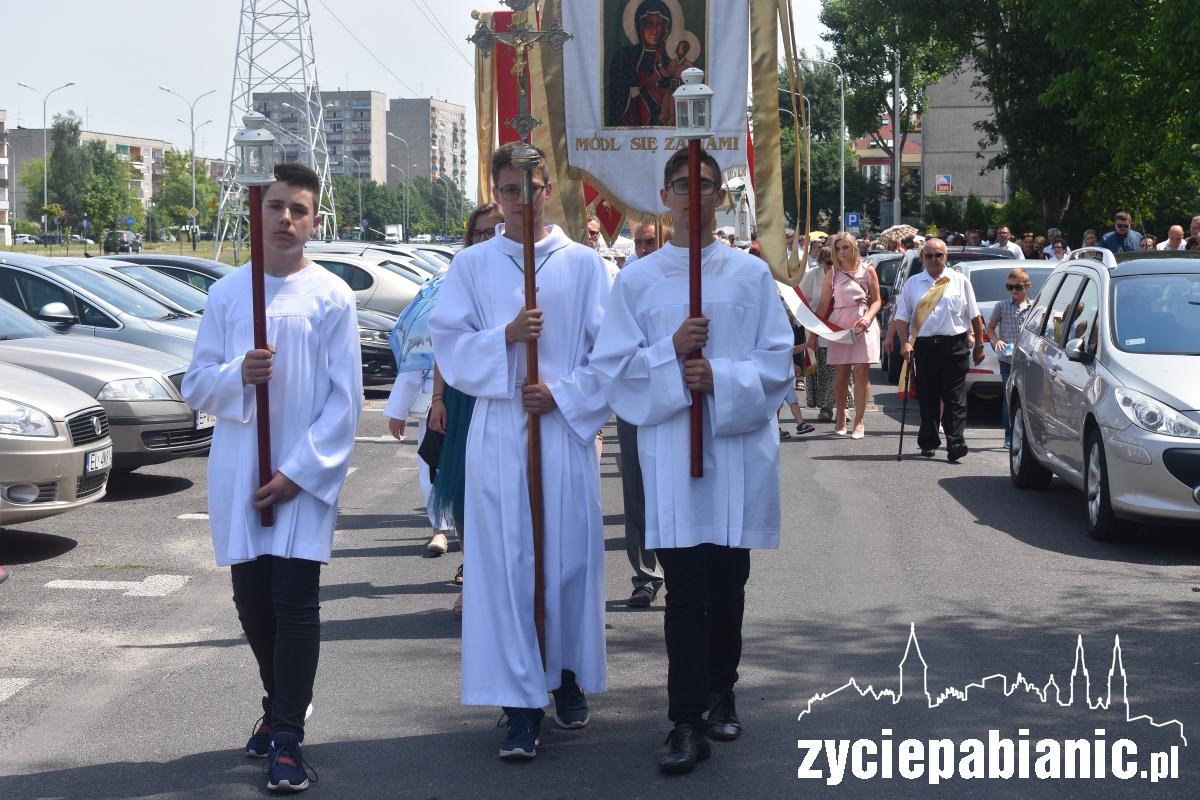 Tak wyglądała procesja z parafii Trójcy Przenajświętszej