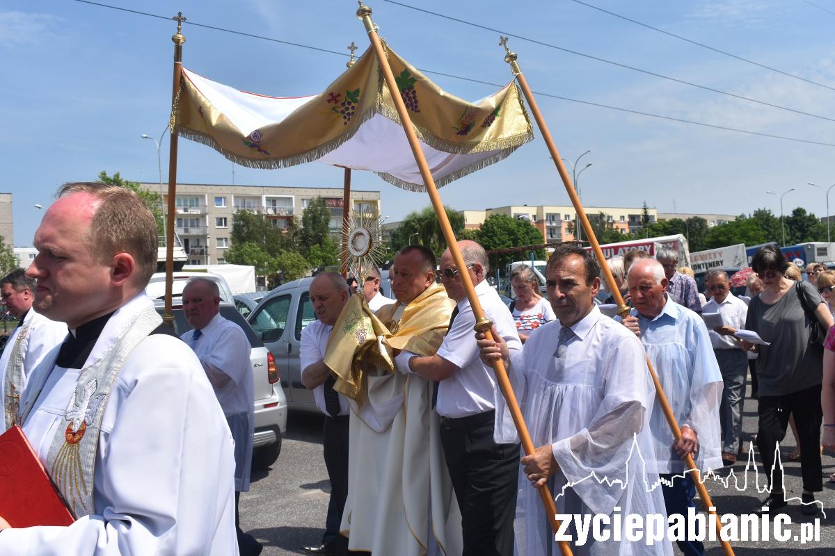 Tak wyglądała procesja z parafii Trójcy Przenajświętszej