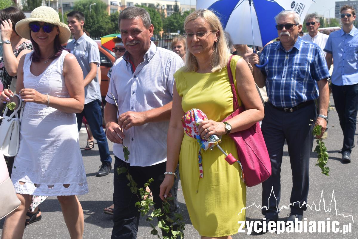 Tak wyglądała procesja z parafii Trójcy Przenajświętszej