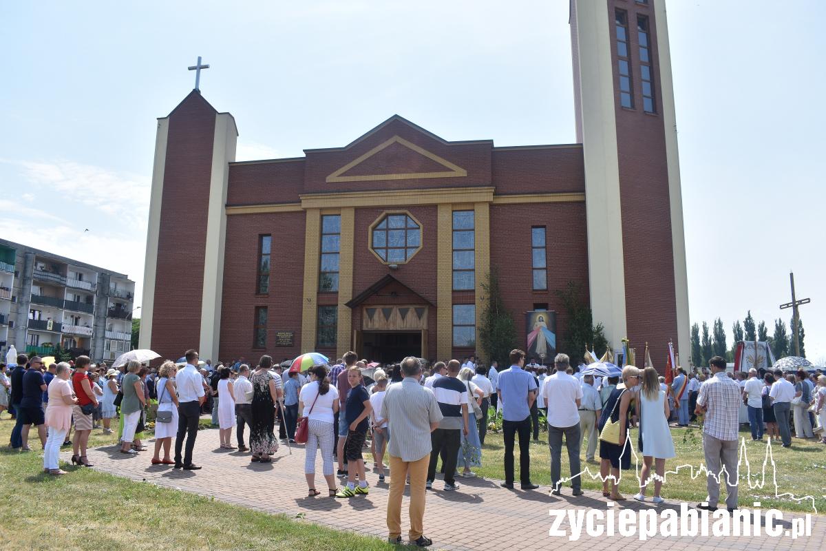 Tak wyglądała procesja z parafii Trójcy Przenajświętszej