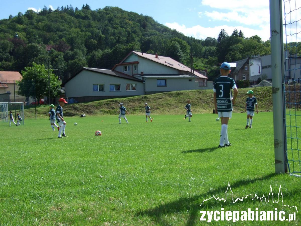 120 młodych piłkarzy Włókniarza na obozie