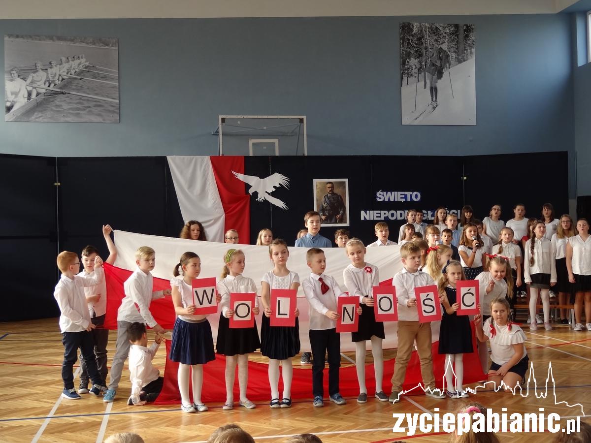 Uczniowie SP 2 tańczyli do „Rydwanów ognia”