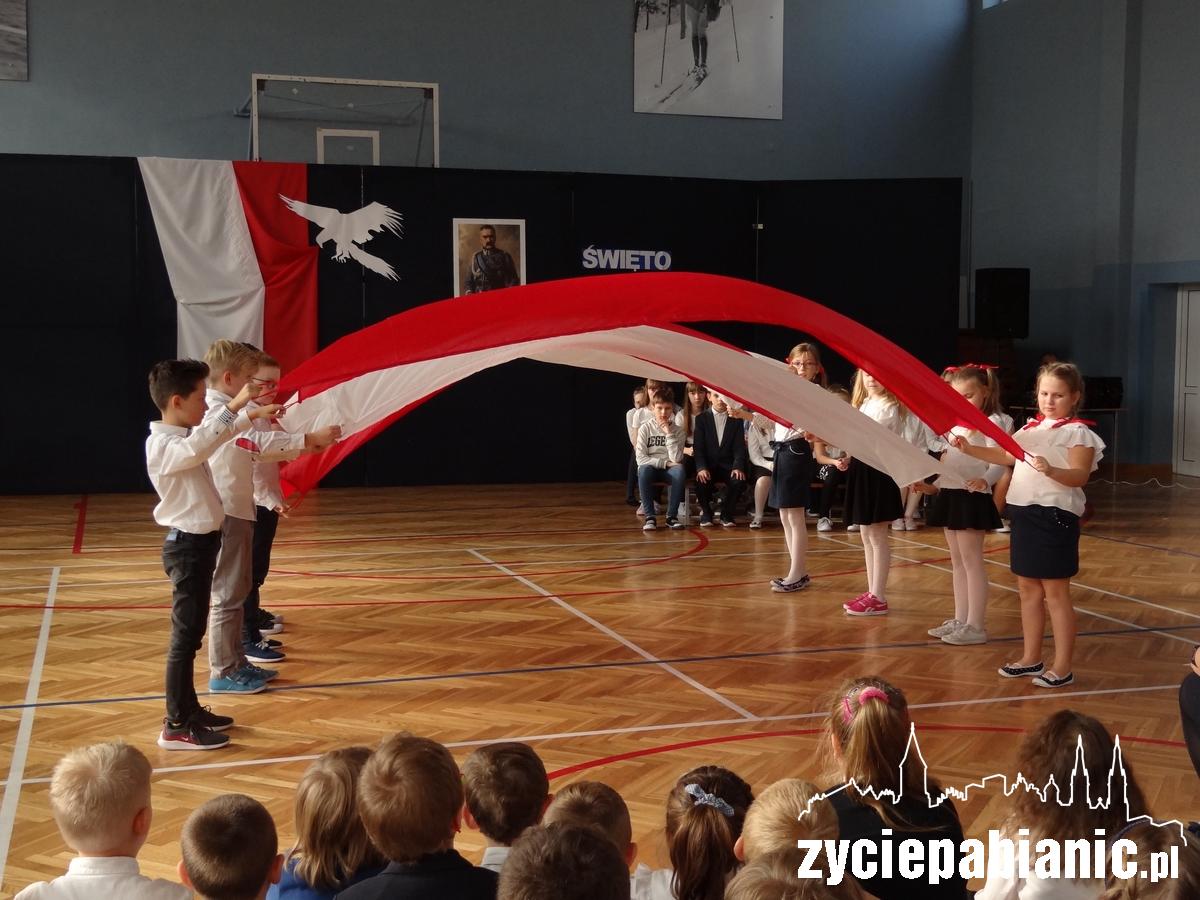 Uczniowie SP 2 tańczyli do „Rydwanów ognia”