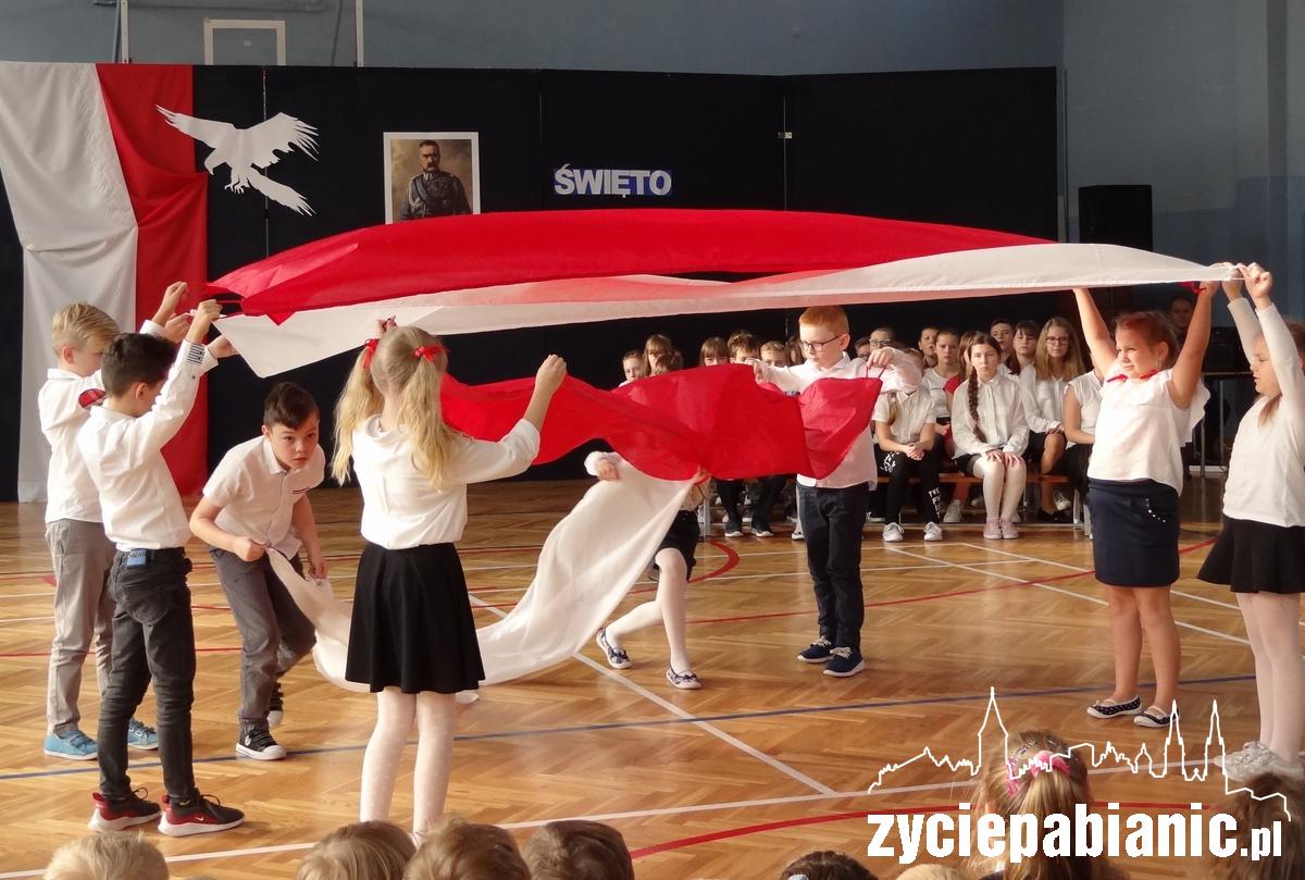Uczniowie SP 2 tańczyli do „Rydwanów ognia”