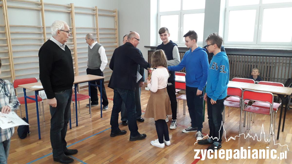 Dzieci i młodzież w królewskiej grze