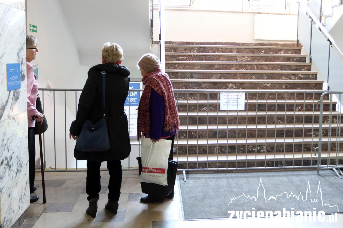 Koronawirus: strefa buforowa w szpitalu