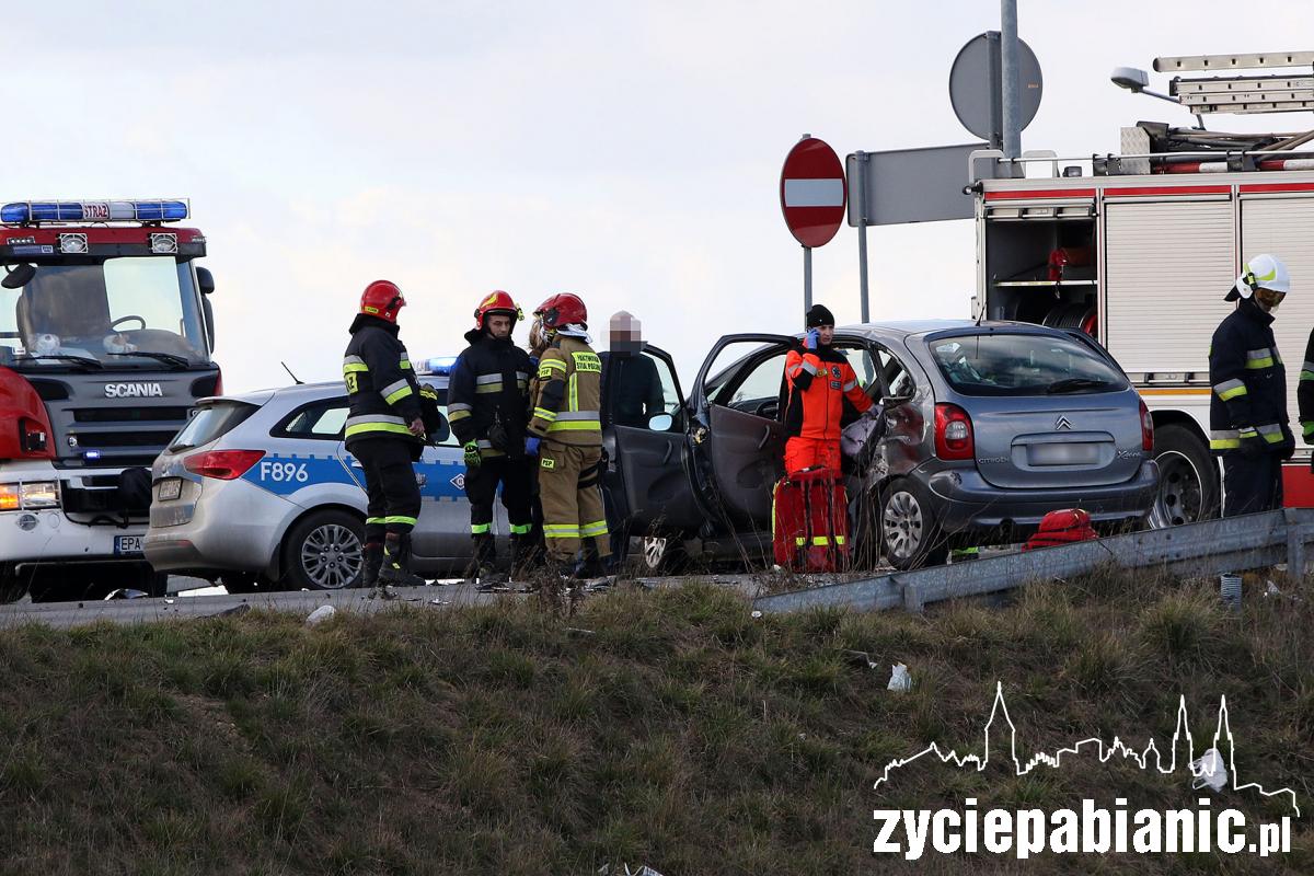 Groźny wypadek na wiadukcie