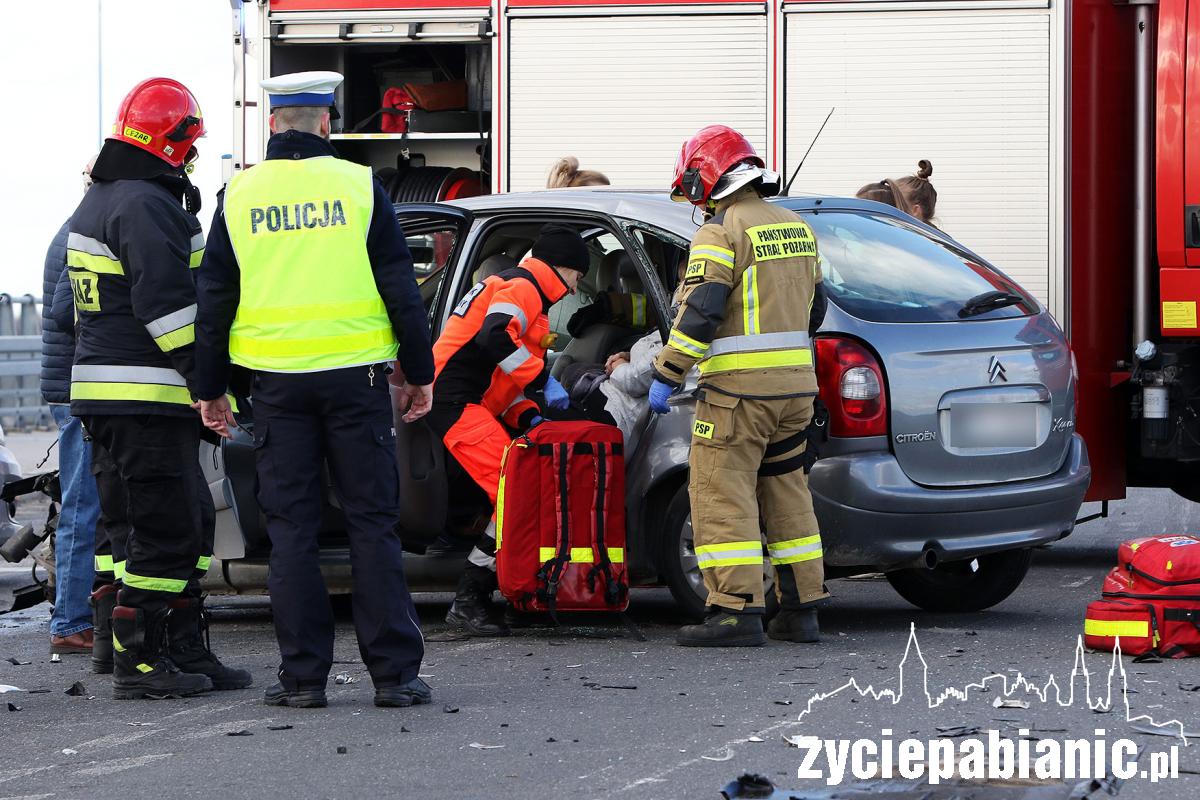 Groźny wypadek na wiadukcie