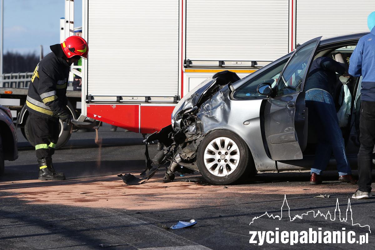 Groźny wypadek na wiadukcie