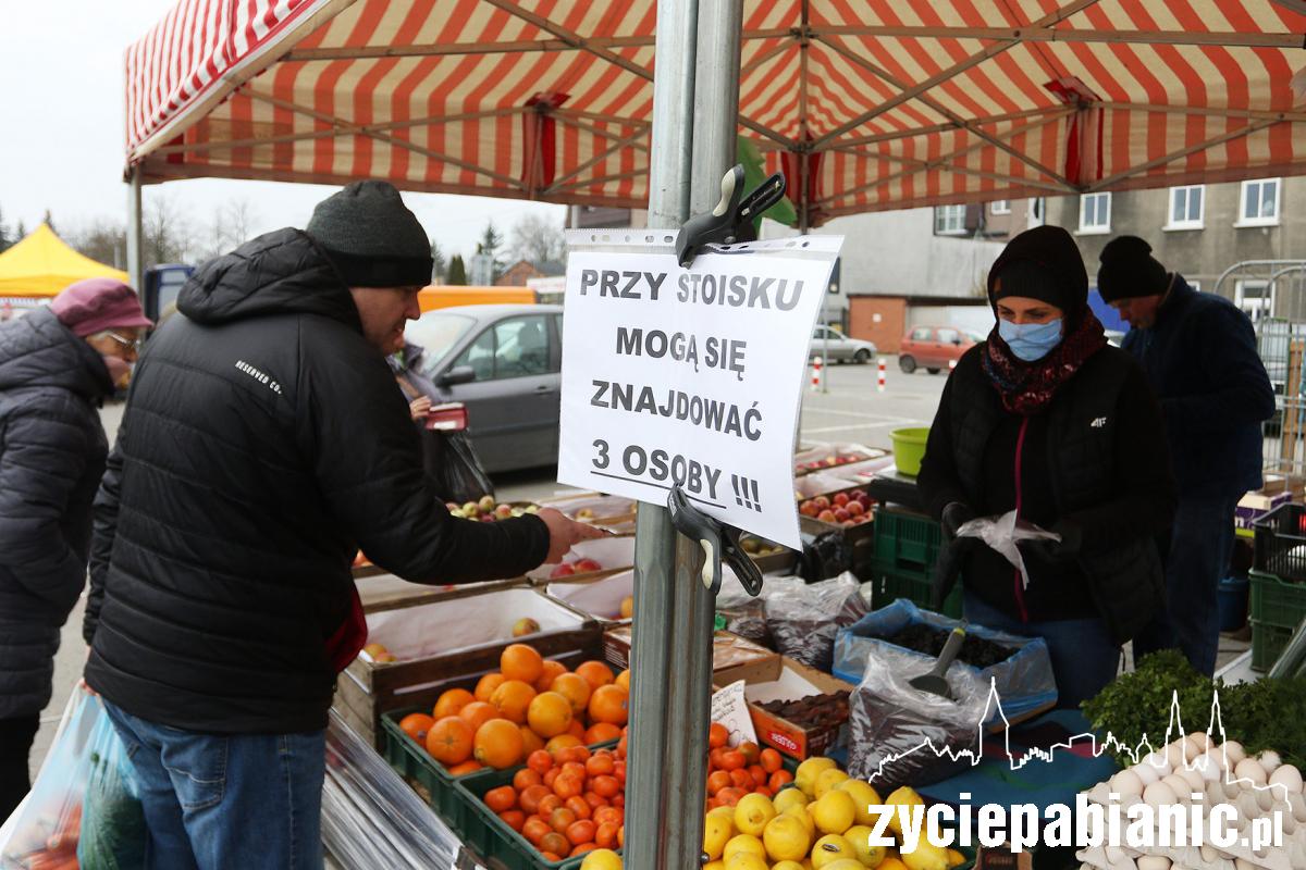 Zakupy na rynku w czasie epidemii