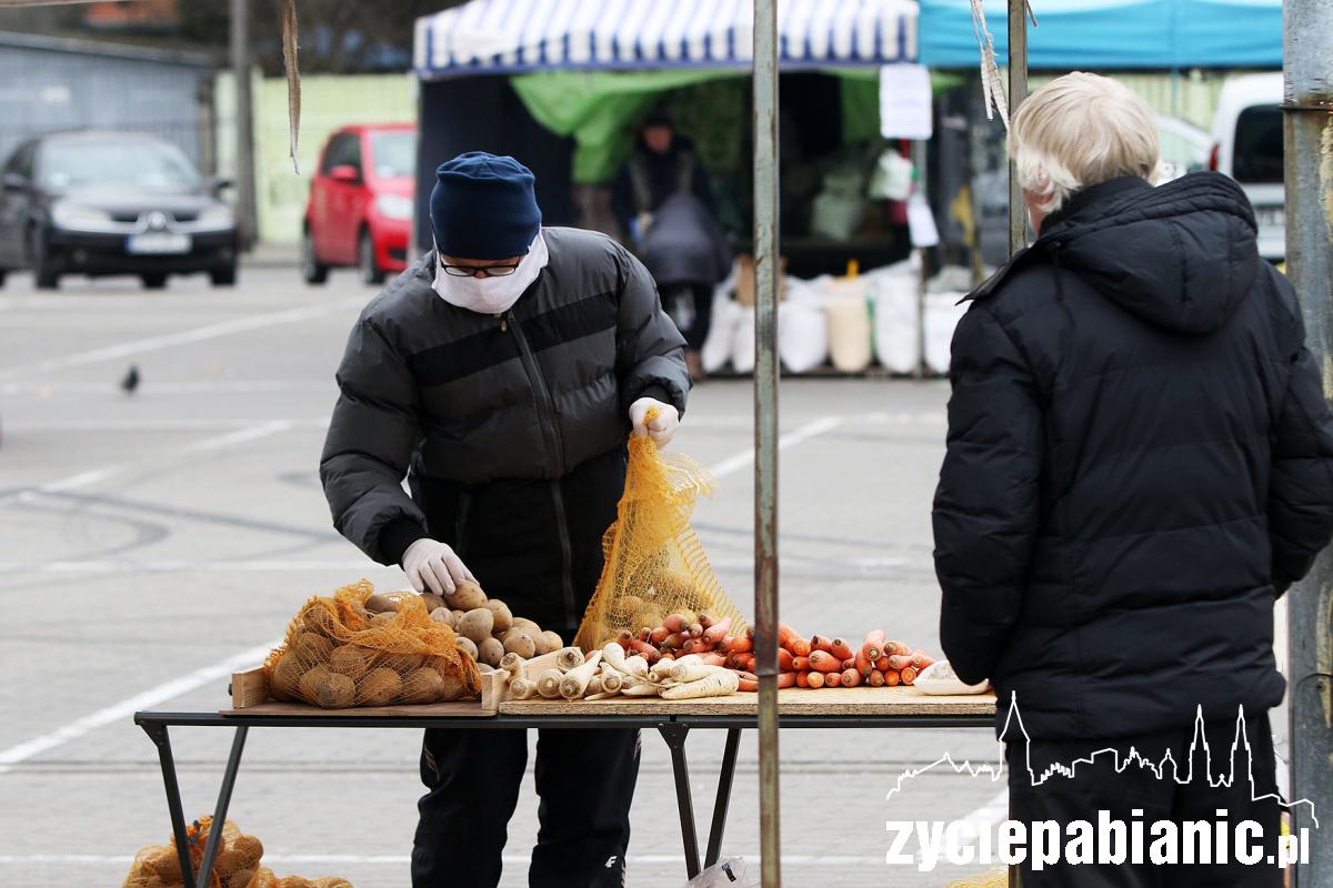 Zakupy na rynku w czasie epidemii