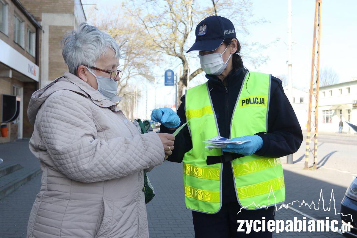 Policja rozdaje maseczki